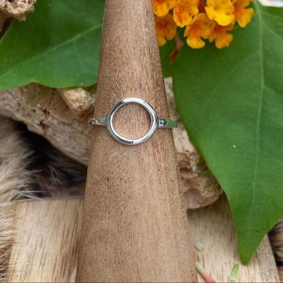 Small Open Circle Sterling Silver Ring Size 7 - Picture 5 of 5